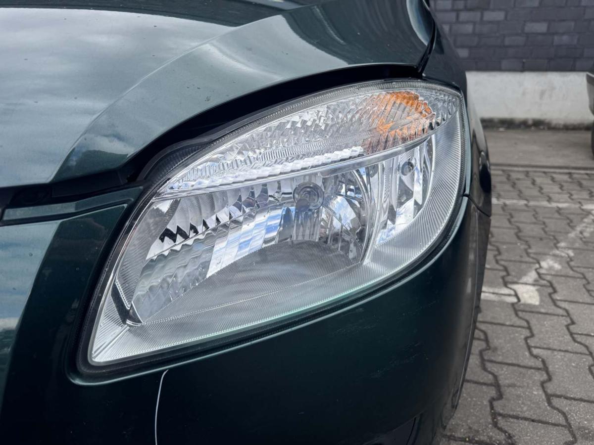 Skoda Fabia 2 original Scheinwerfer vorn links Halogen H4 Bj.2008